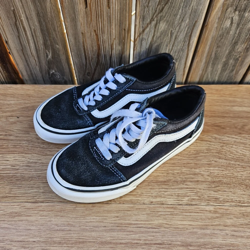 Vans Kids Black and White Sneakers 13 - Picture 2 of 16